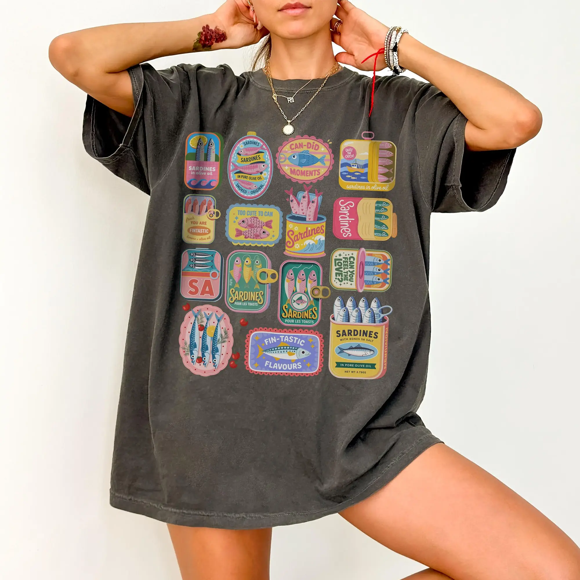 BojjiCo Vintage Sardine Can Shirt Retro Tin Fish Shirt Mediterranean Food Shirt Coastal Aesthetic Tee Foodie Gift Tinned Fish Club Graphic T-Shirt Picnic Core Summer Top Cute Seacuterie Board Apparel Colorful Sardines Comfort Colors Tee Sea Foodie