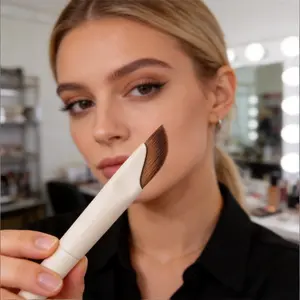Eyeliner & Brow Brush—specifically designed for blending beneath the eyes and through the brows, helping you achieve broad yet flawless coverage; features an ergonomic handle for a comfortable and precise handling experience.
