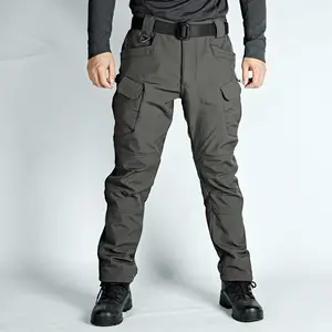 Men’s fashion work pants featuring multiple pockets—softshell trousers with an elastic, breathable fabric, adjustable waist, and zipper design; machine washable, regular fit; suitable for outdoor casual wear and durable workwear.