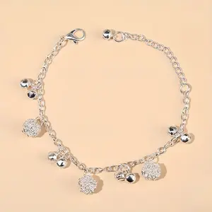 The simple and stylish plum blossom bracelet is deeply loved by women and is their first choice as an ideal holiday gift