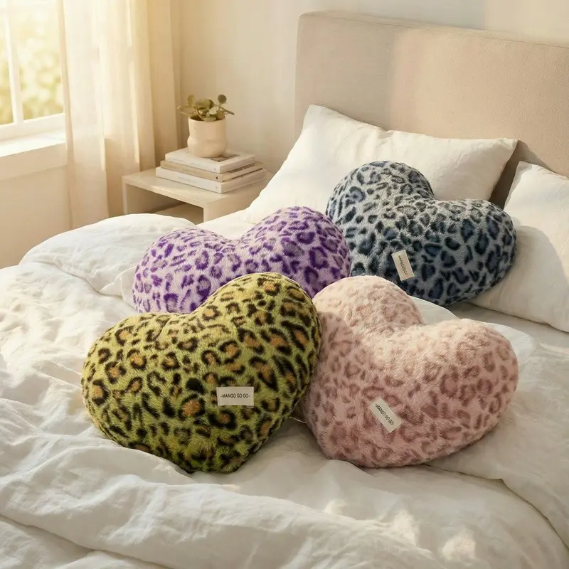 Spotted Leopard Print Pillow, Valentine's Day Heart Cushion, Home Decor Sofa Seat Pad 45x35cm, Romantic Gift for Girls, Home Decorative Cushion, Soft Throw Pillow Polyester Material