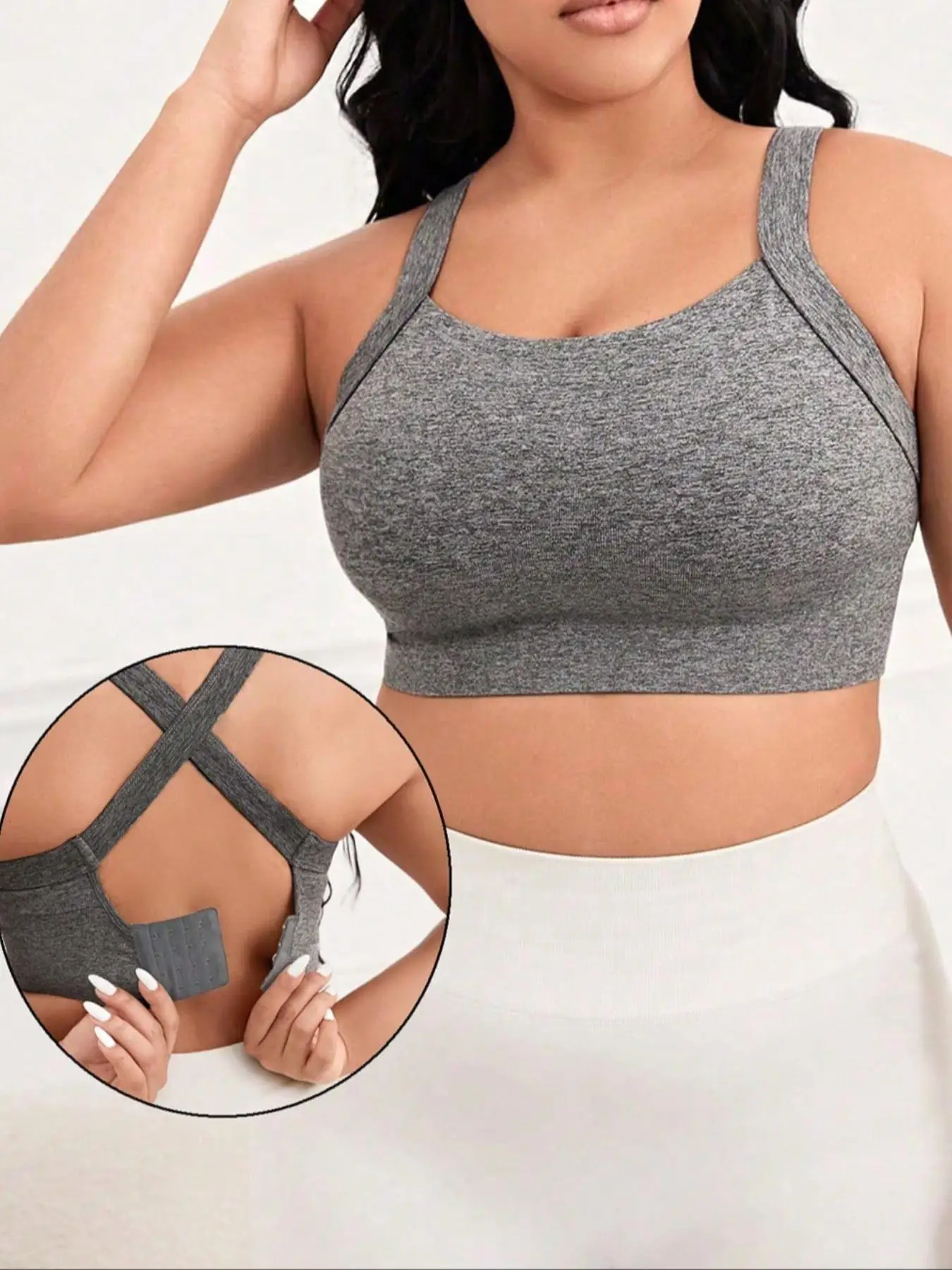 【Plus Size】 Solid Criss Cross Hook and Eye Sports Bra, Breathable Comfortable High Stretch Workout Bras for Yoga Gym Workout, Women's Sport & Outdoor