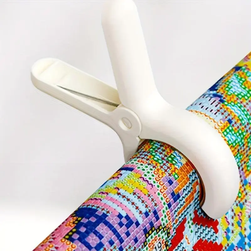 Cross-Stitch Clips Are Powerful, Wind-Resistant Tools for Securing And Drying Quilts, Featuring a No-Trace Design And Versatile, Simple Usability. Sheet Clips, Durable Bedding Accessories