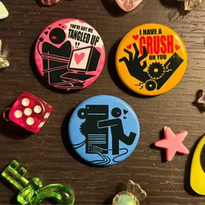 Objectum Robot Lover Pin Button, Bag Accessories Cute Pins – Kawaii Accessory for Bags, Jackets, Lanyards & Gifts, Cute Collectible Decor for Fans