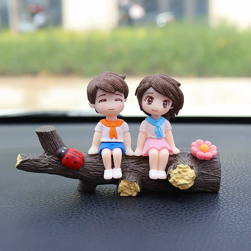 Obedient couple on a tree branch