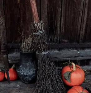 Cinnamon Broom – Triple Scented Holiday Spice, Pine & Wood – Festive Christmas Gift