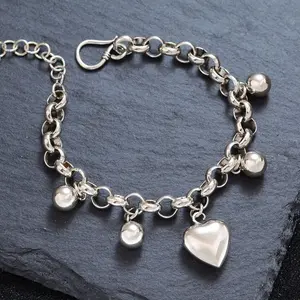 Cold Wind Love Bracelet for Women - Elegant Bangle with Heart-Shaped Charm and Round Beads - Light Luxury Trendy Jewelry