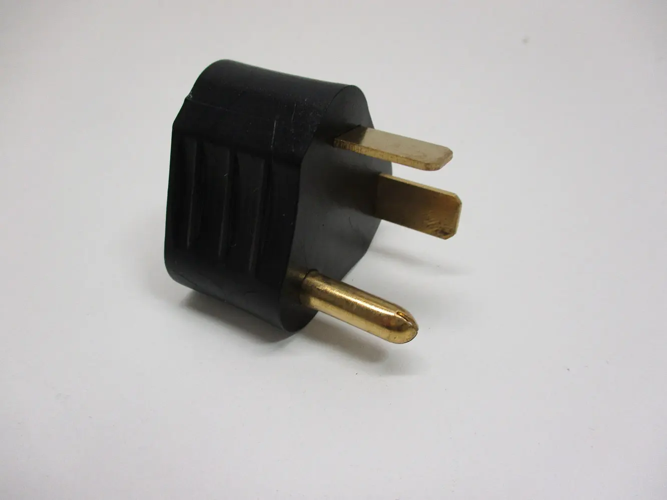 15A Female to 30A Male Plug Adapter, Compact 110V Electrical Adapter with Solid Brass Contacts & PVC Body for RV Camper Motor Home Trailer, Plastic, Triangle Grip