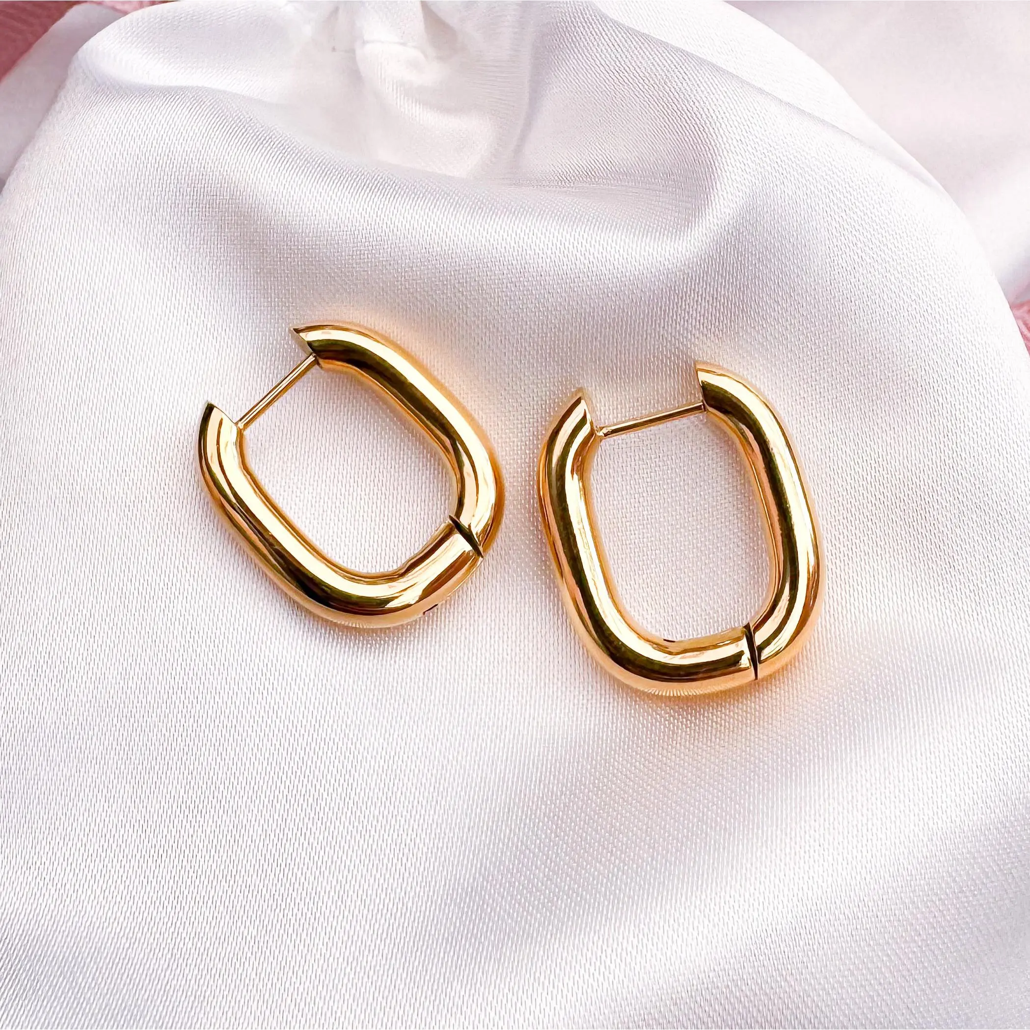 Lia Small Hoops