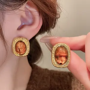 Melard High-end Gold-plated Silver Needle Geometric Irregular Resin Heart Earrings Elegant Light Luxury Stud Earrings Fashion Jewelry Valentine's Day Gift Birthday Gift TikTok Fashion Jewelry