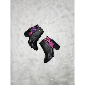 Mexicana embroidered boots//Women's mexican boots//embroidered leather boots//floral embroidered ankle boots