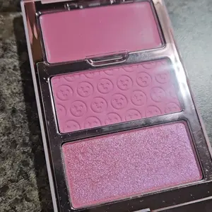 ONE/SIZE Cheek Clapper 3D Blush Trio Palette - Multi-Formula, Pigmented  Blush Trio | Cream, Powder & Blush Highlighter for Ultra-Intense Color & Radiant Cheeks