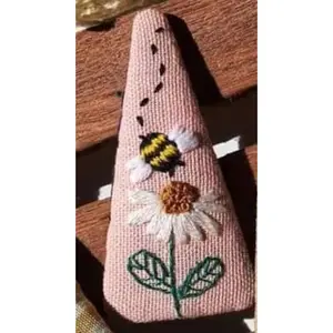 Bee & Daisy Hand-Embroidered Hair Clip – Floral Snap Barrette