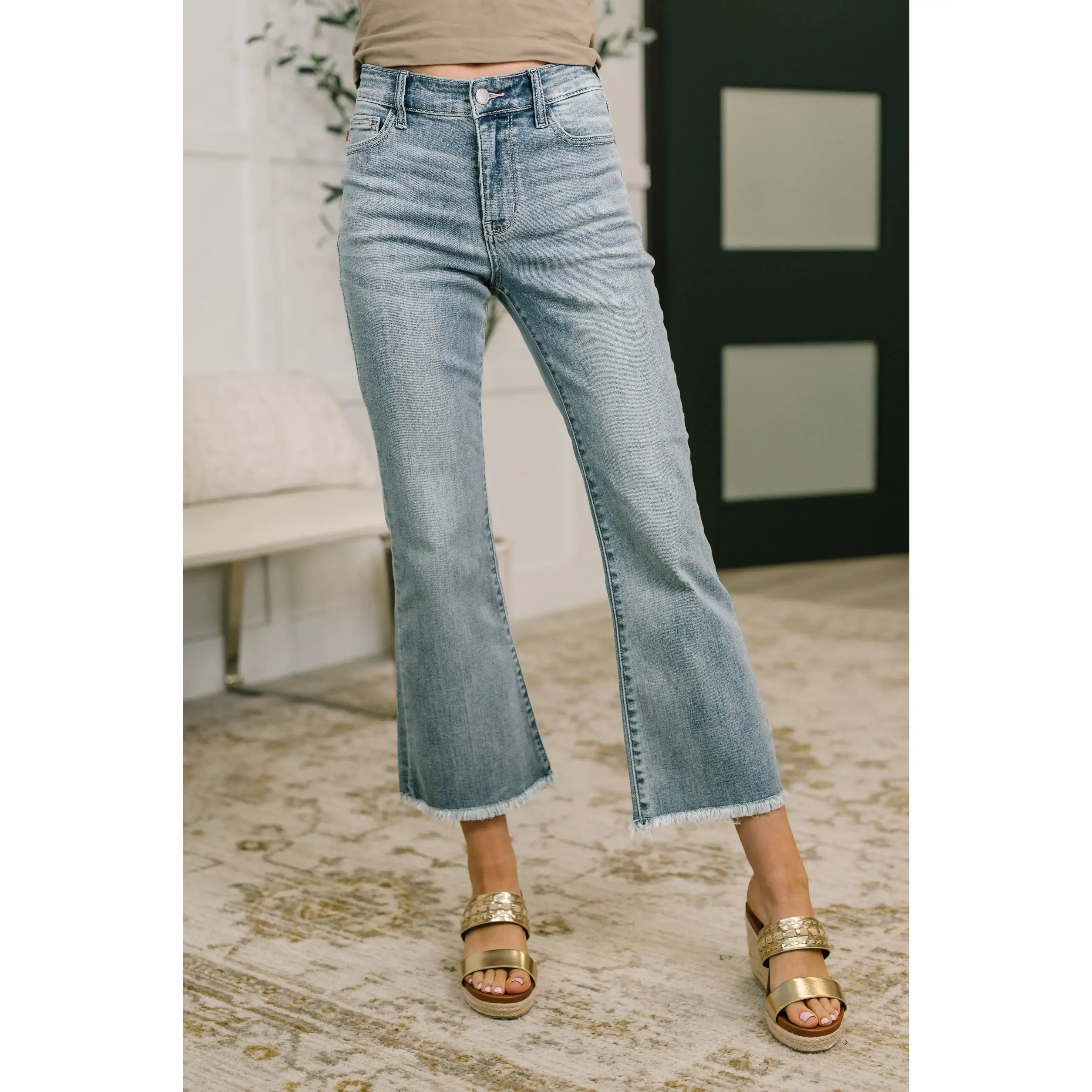 Judy Blue Mid Rise Cropped Kick Flare Jeans with Frayed Hem 82721, Stretchy Cotton Comfort Denim Womenswear Bottom, Everyday Trendy Chic Style, Petite, Curvy Fashion Fit Pocket