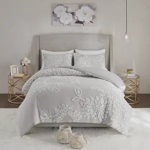 Queen's Qourt 3-Piece Comforter Set