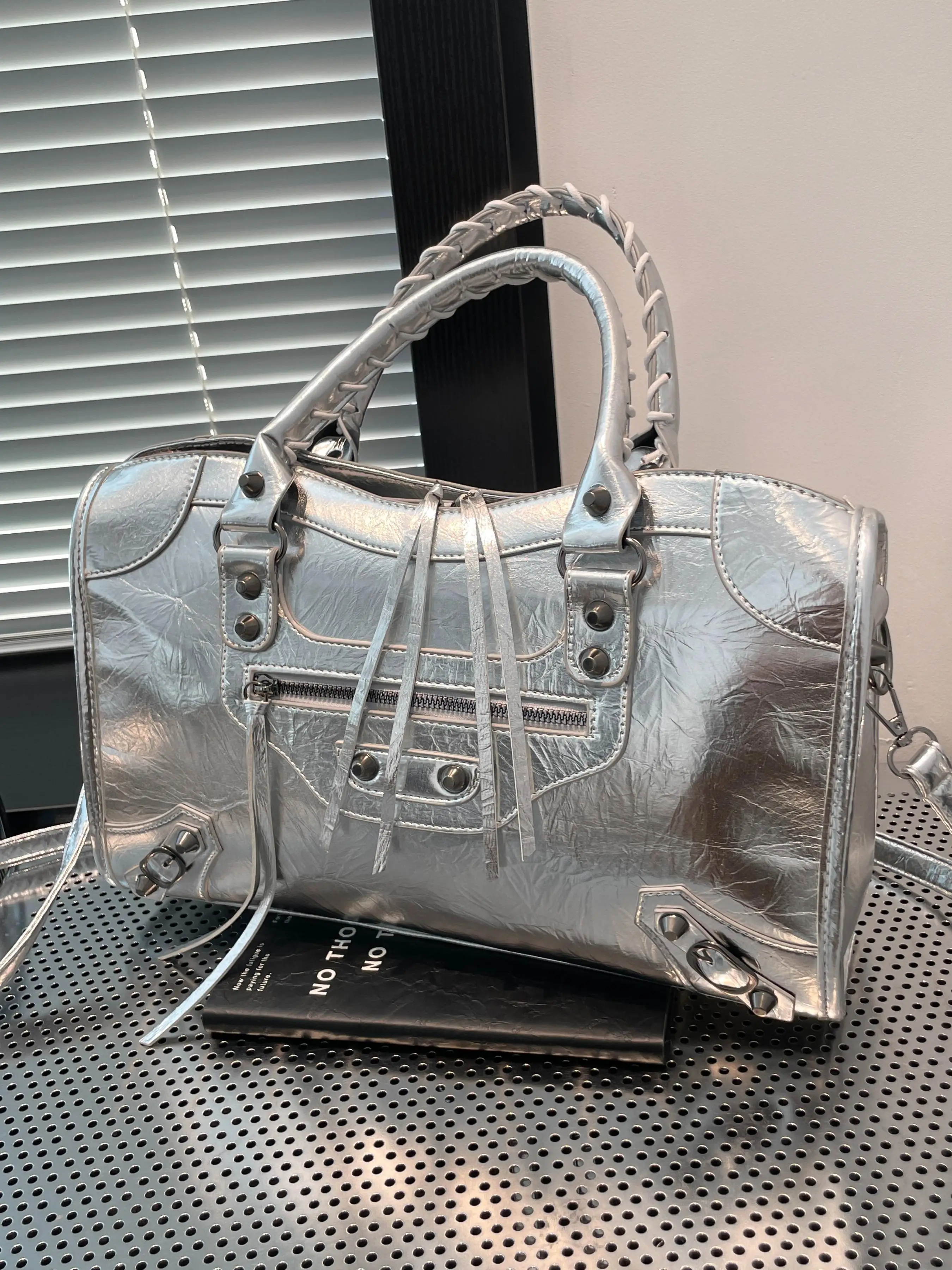 Fashionable Studded Decorated Handbag, New Fashion Large Capacity Shoulder Bag for Women, Casual Trendy Versatile High-quality Daily Commuting Bag