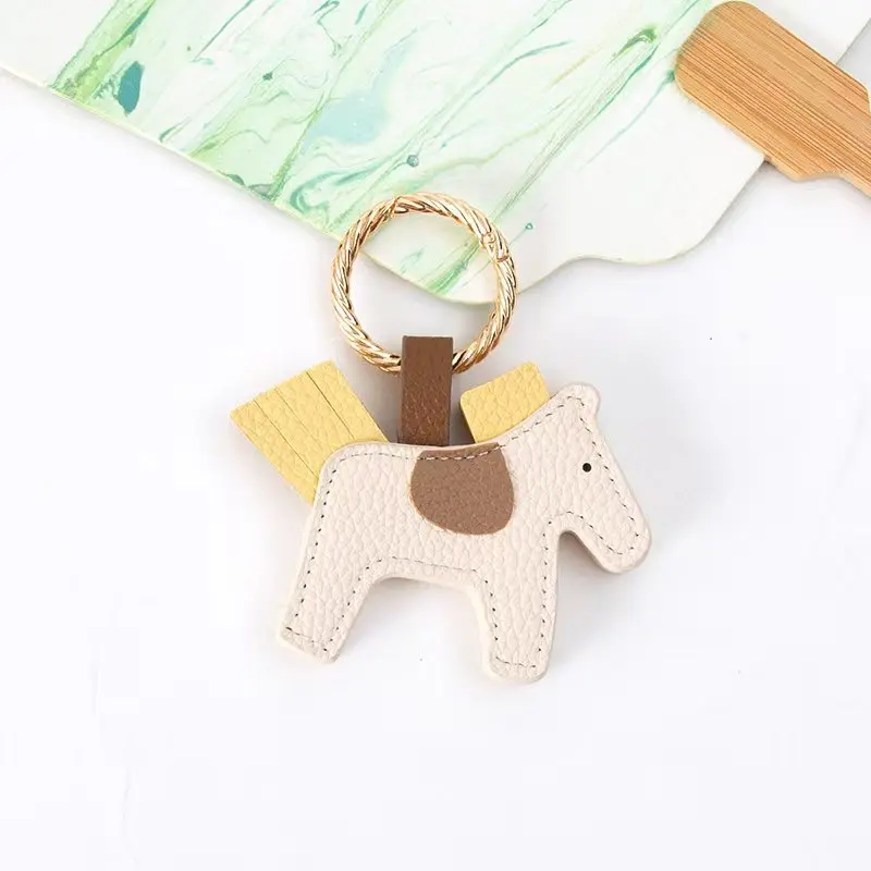 Magnetic Hat Holder Clip for Travel, Cute Leather Bag Accessory Hook - Secure for Hat Enthusiasts, Strong Magnet Keychains, Bag Accessories, Accessory Hook Keychains
