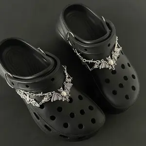 Unisex Punk Bat Design Shoes Charm, Boys/Girls Birthday Gift, 2024 Vintage Shoes Chain for Vented Clogs, Gothic Shoes Decor Accessories for DIY Clogs Decor