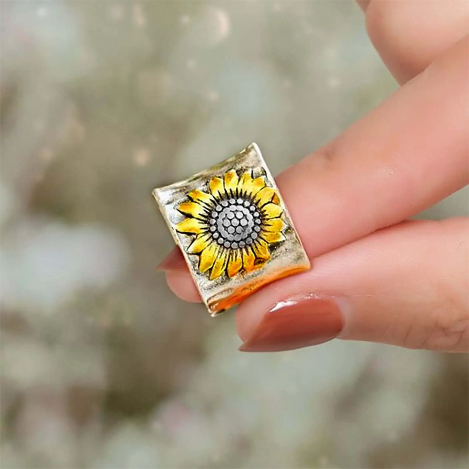 Women's Wide Sunflower Design Artificial Gemstone Ring - Durable Material, Everyday Wear Jewelry Accessory, Thoughtful Gift Idea for Female Adults, Unisex Flowers-Themed Ornament