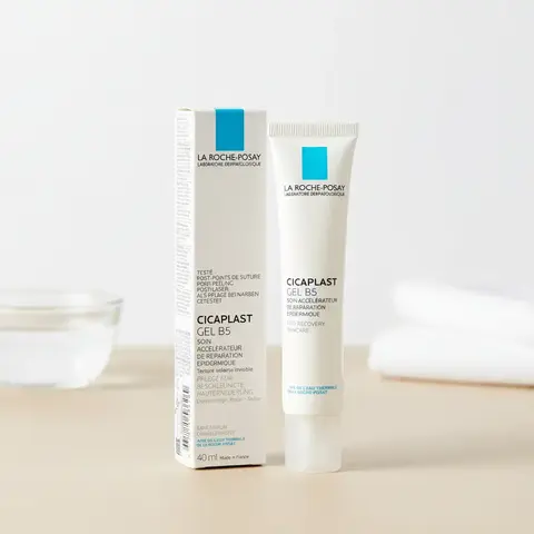 La Roche Posay Cicaplast Gel B5 Soothing Gentle Soothing Moisturizer - Hyaluronic Acid, Glycerin-Infused Hydrating Moisturizing Formula for Moisturizing Repairing & Peeling Skin, 40ml/1.35oz