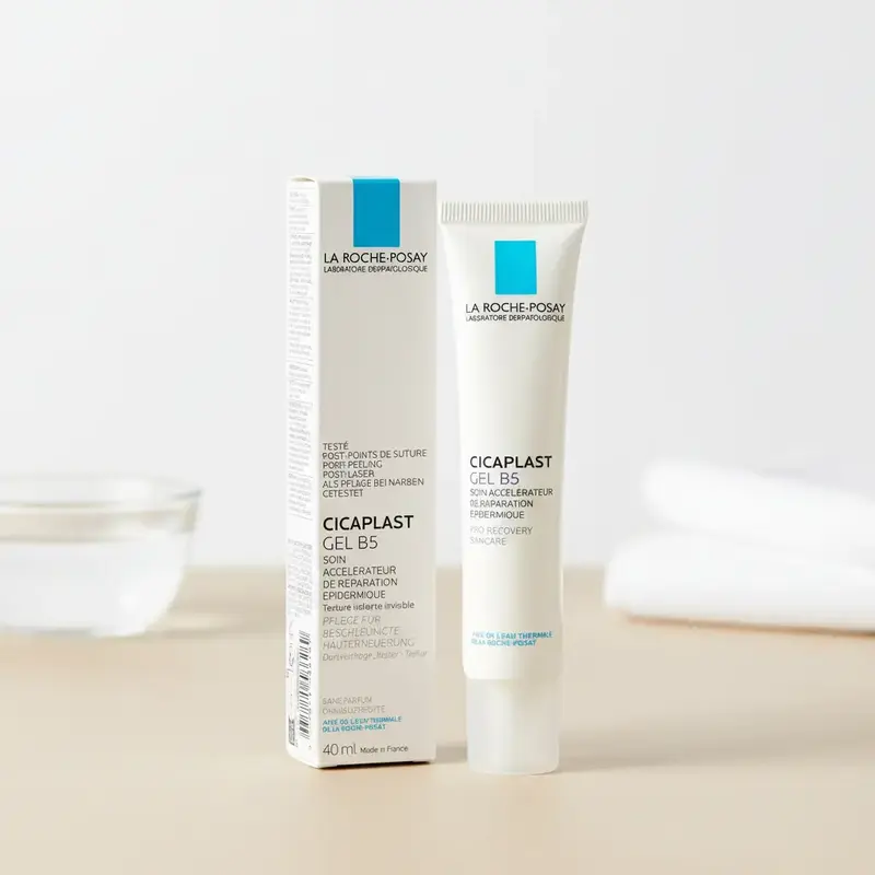 La Roche Posay Cicaplast Gel B5 Soothing Gentle Soothing Moisturizer - Hyaluronic Acid, Glycerin-Infused Hydrating Moisturizing Formula for Moisturizing Repairing & Peeling Skin, 40ml/1.35oz