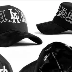 Gorra Dandy Hats La Crystals White Embellished with pose phục vụ gi.lossytiers
