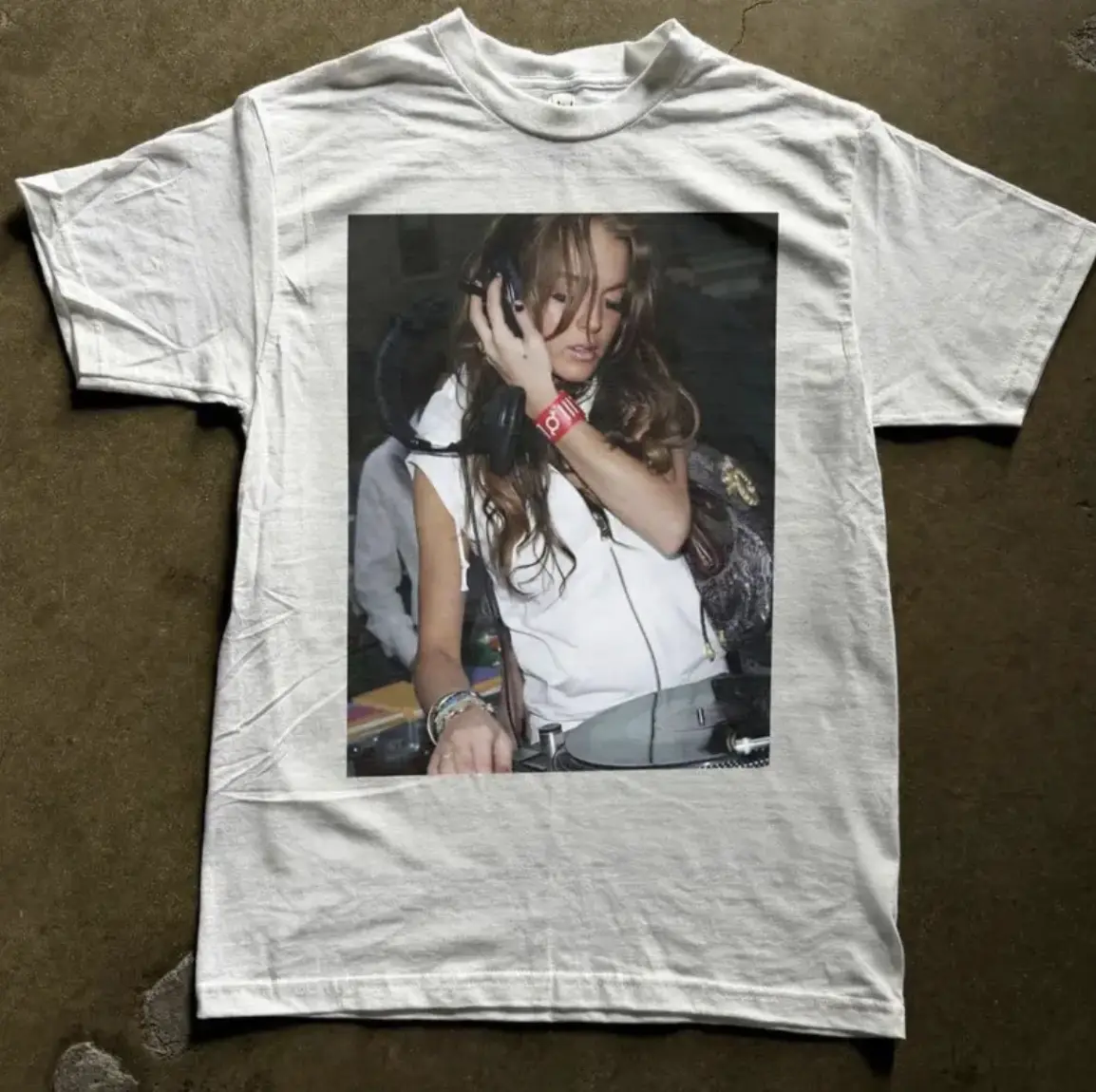 Gildan Men's and Women's T-shirt, DJ Girl Cool Graphic Tee, Unisex T-shirt, Gift T-shirt, Y2k Unisex Graphic Tees Gothic Grunge Emo Scene Amity Affliction Style Clothes Menswear Womenswear Streetwear
