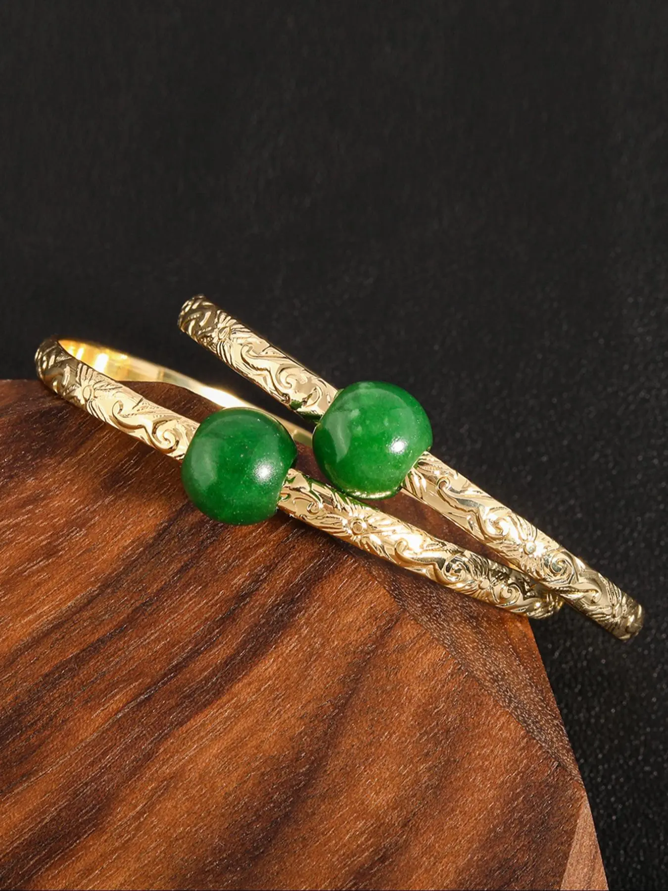 Dainty 3mm Hawaiian Plumeria Bangle Bracelet with Green Agate Stone, Elegant Jewelry Bracelet, Elegant Minimalist Bangle, Boho Style Bangles, Beach Jewelry, Island Style Jewelry