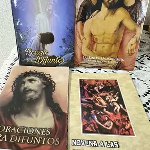 Paquet of Booklets Grieving - Paquete de Libritos Difuntos with Las Santas Llagas de Cristo