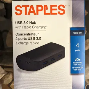 Staples USB 3.0 Hub w/ Rapid Charging