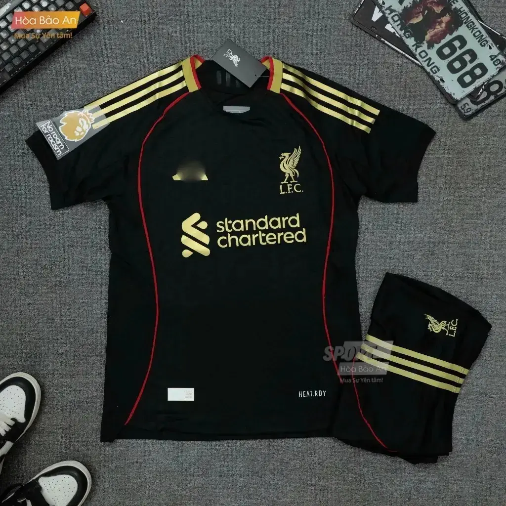 Liverpool FC Black Training Football Kit 2025-26