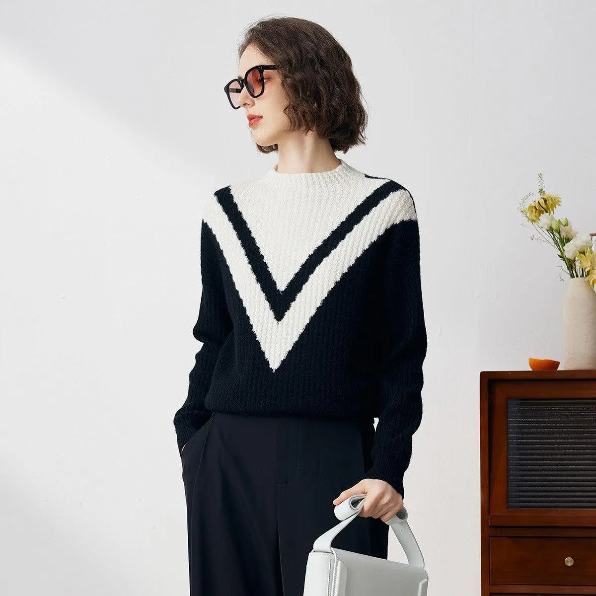 COMOBOCA 100% Cashmere Women's Contrast Color Knit Sweater, Soft Figure Flattering Design for Cozy Winter Wear, Regular Fit