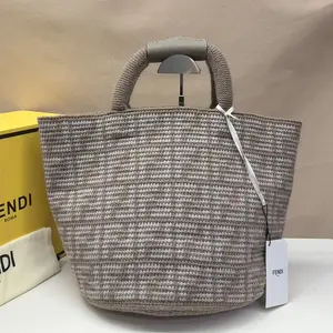 Pre-owned FENDI Leather Shoulder Bags 7.8'' R2009 Shoulder Bag C11925920694 0327 T1 Chloe