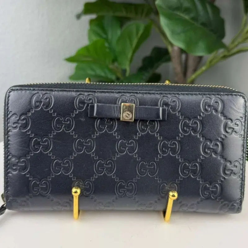 Pre-owned Authentic Gucci Guccissima Black Leather Long Zip Around Wallet, Featuring GG Monogram Zipper for Everyday Use
