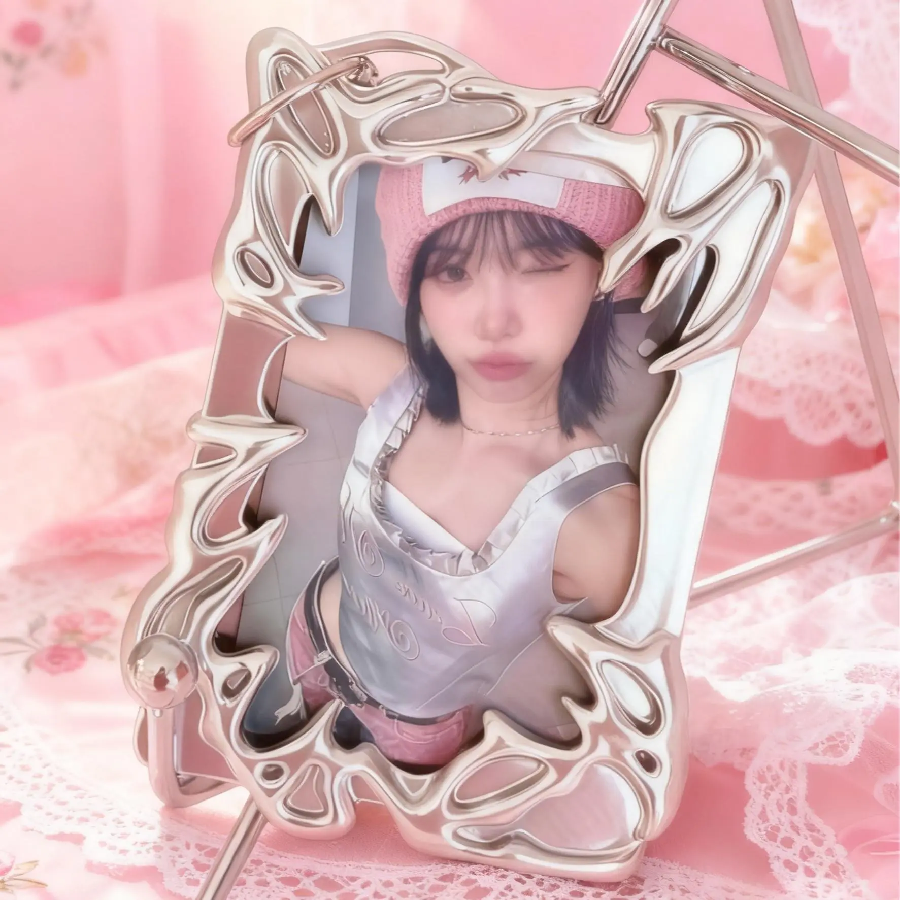 Cool Universal Small Card Case, Unique Girl Photo Idol Student Frame Protector, Stylish and Versatile Design, Perfect for Photos and Memories, ID Card Holder