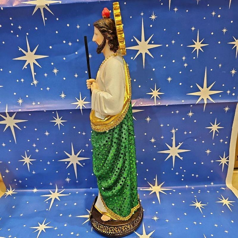 San Judas Tadeo Statue with Golden Halo and Green Robe for Religious Decorations Durable Material Detailed Design Ideal for Churches Chapels and Personal Spaces