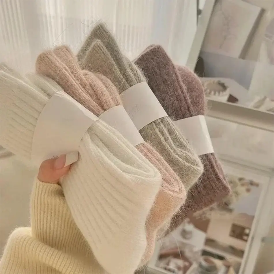 Women's Cashmere Wool Socks, 4 Pairs of Solid Color Harajuku Style Thermal Crew Socks for Everyday Wear (White, Purple, Pink, Gray), 4 Pairs（White+Purple+Pink+Gray）, Basic, Casual