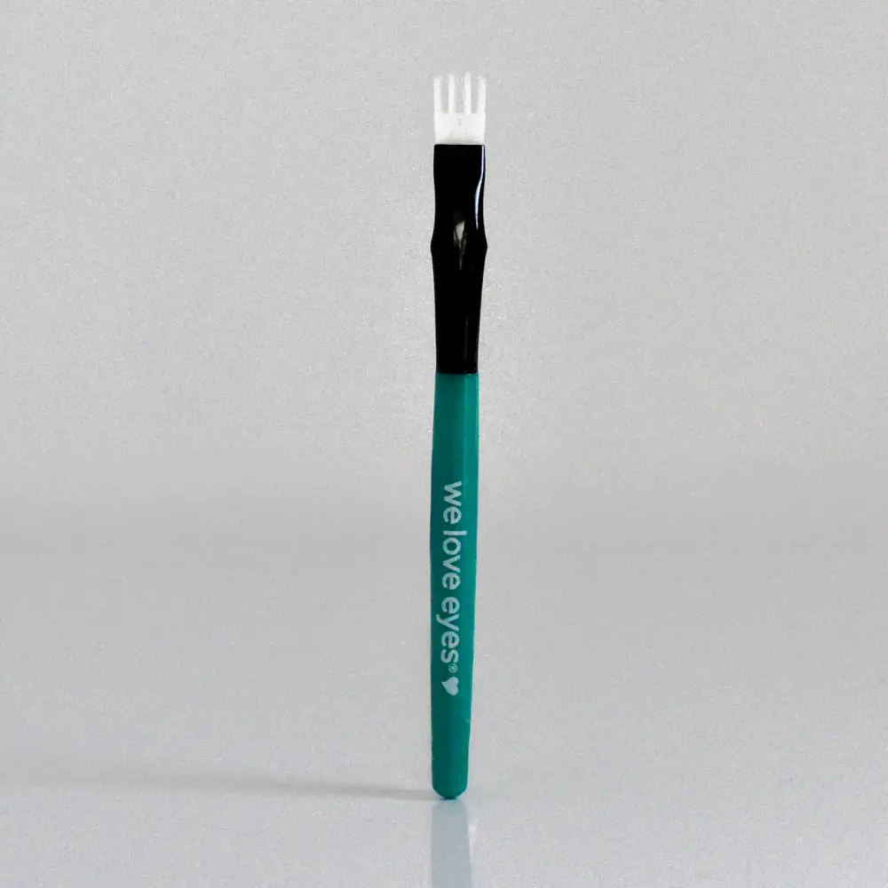 In Between Eyelash Cleansing Brush