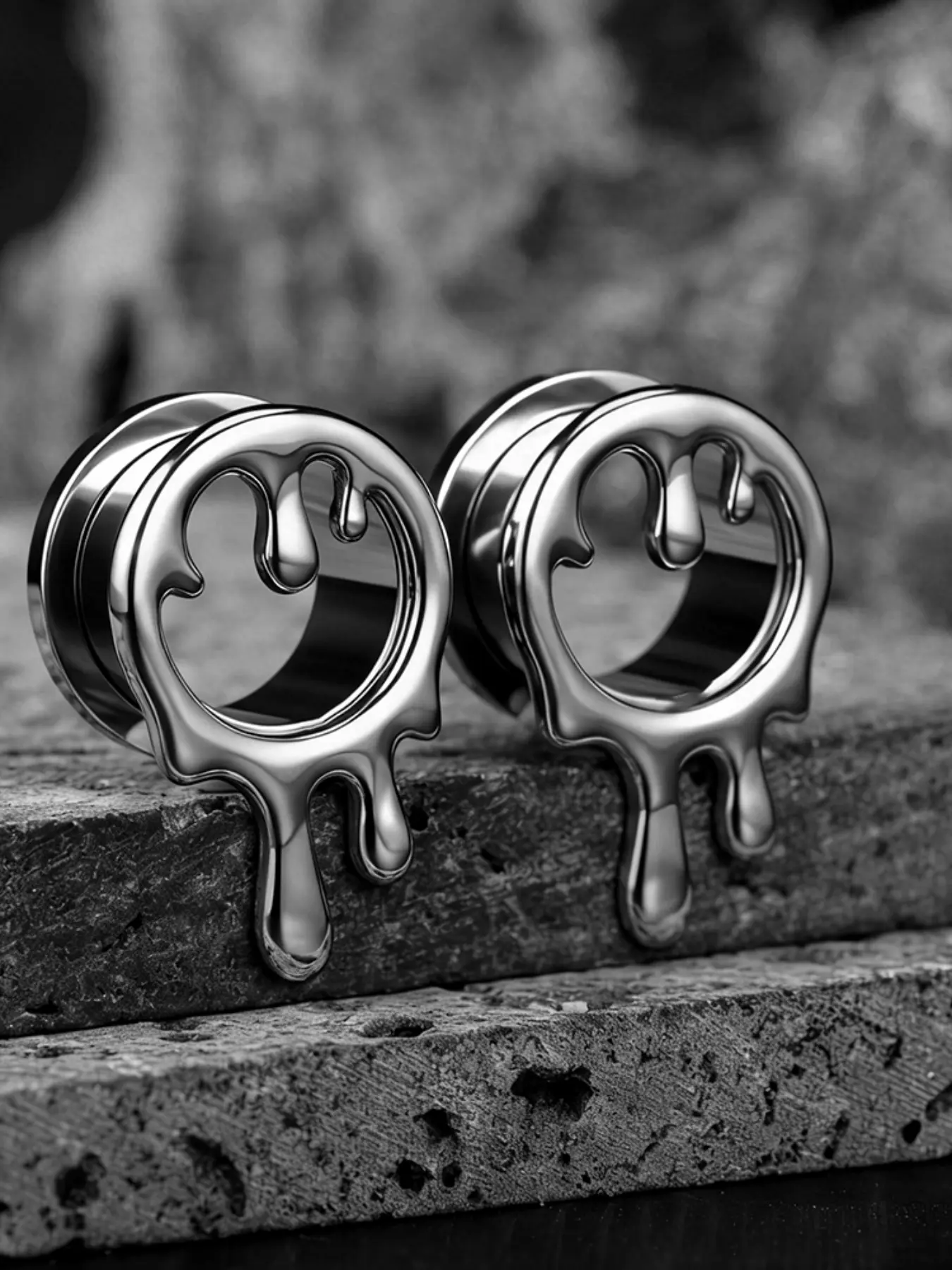 vanku 2pcs 316L Stainless Steel Droplet Ear Gauges Tunnels Studs, Expander Piercing for Women Men, Body Jewelry Plugs Stretcher, All Seasons, Punk Style Earrings