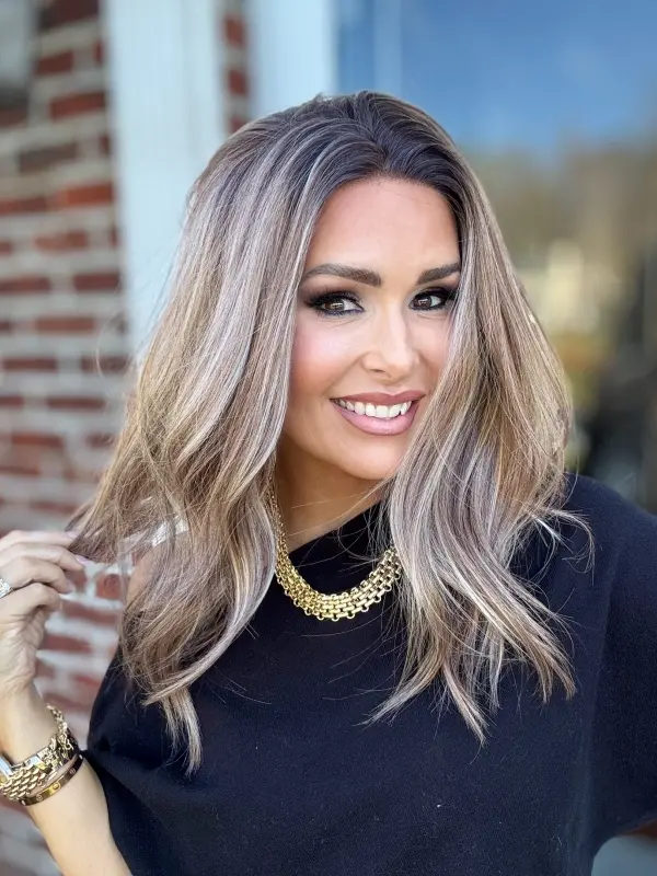 AISOM Tori Brown Sugar Soft Wave 13x4 Free Part Lace Front Wig with Scandinavian Hairline Heat Friendly Short Wig 16 Inches for Daily Use