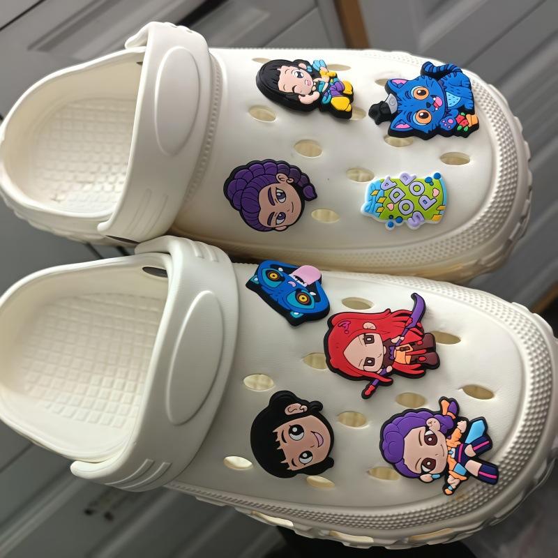 Unisex K-POP Shoe Charms — 18-Piece PVC Cartoon Soft-Rubber Shoe Accessory Set; Cute Shoe Buckles Suitable for All Ages