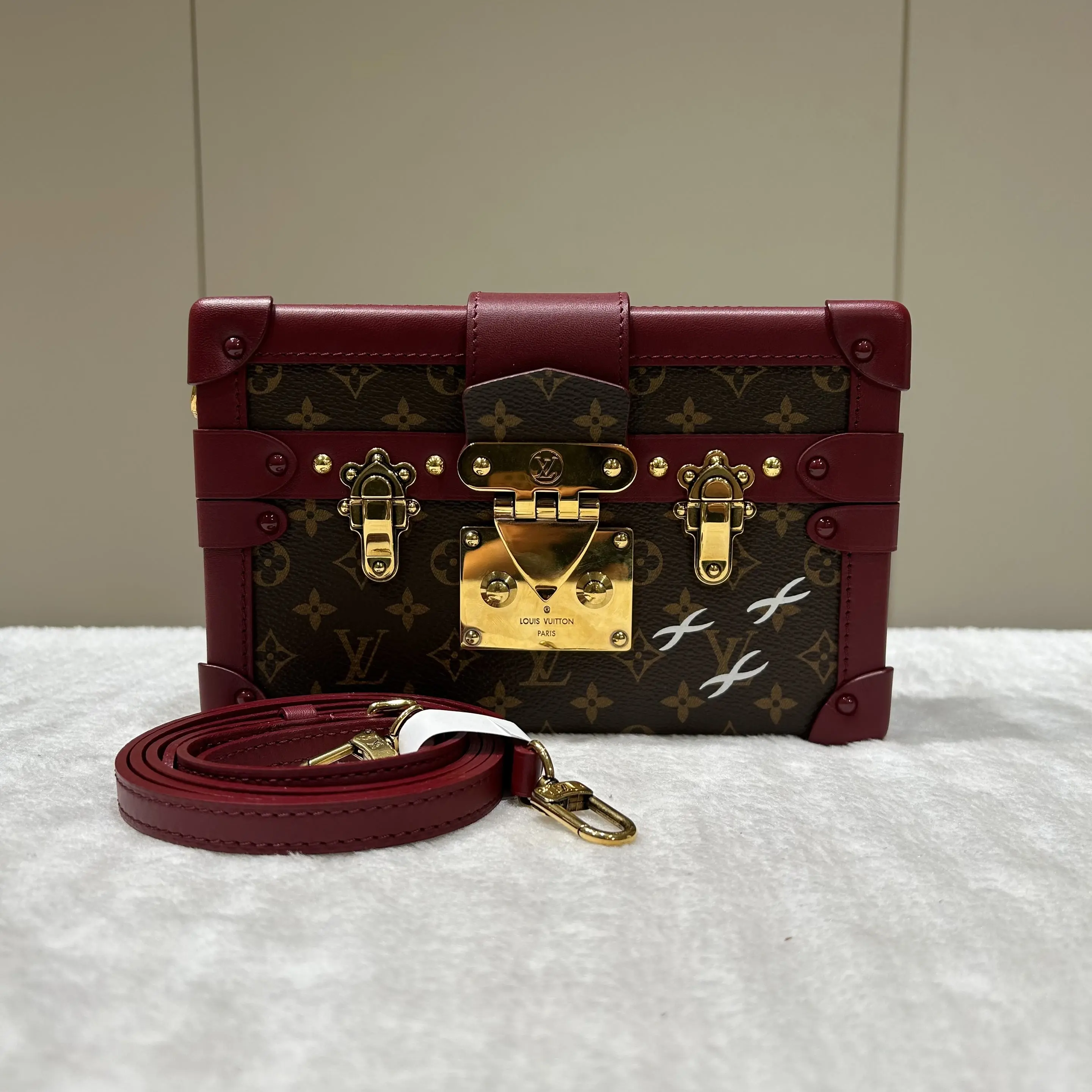 Pre-owned Louis Vuitton Leather Crossbody Bags Monogram Petite Malle 69188233
