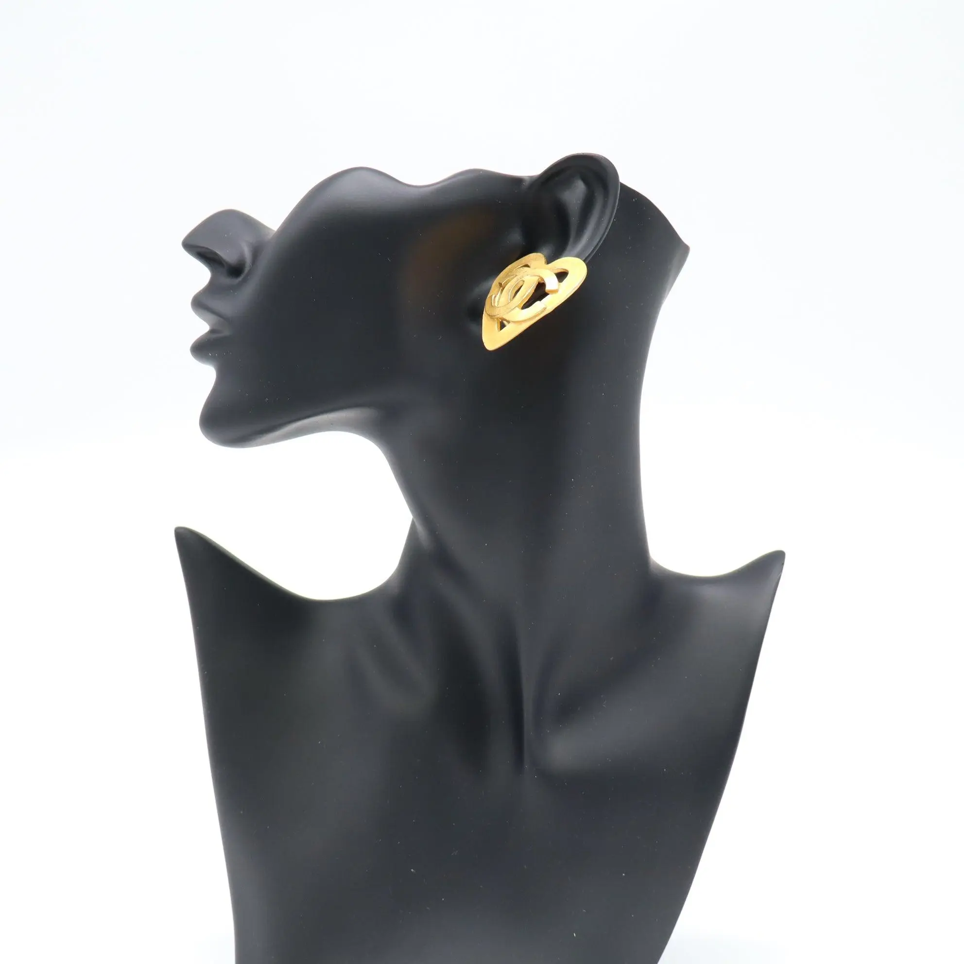 Pre-owned Chanel Vintage 1995 Coco Mark Heart Clip On Earrings W21910