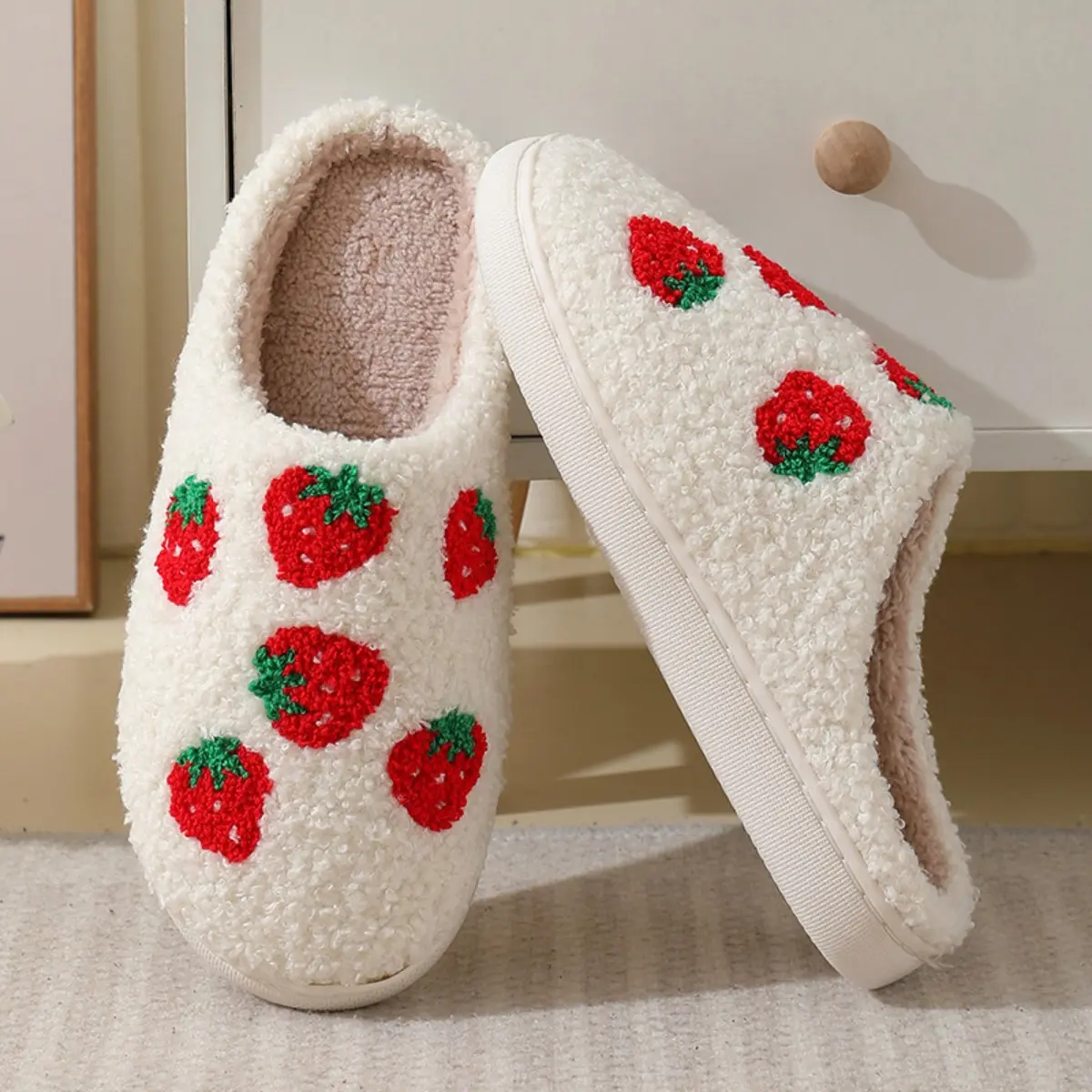 2026 Trendy Cartoon Strawberry Couple Slippers - Women's Soft Fluffy Fuzzy Cotton Textile Platform Slides, Warm House Slippers, Winter Indoor Home Wear Shoes, Fluffy House Slippers