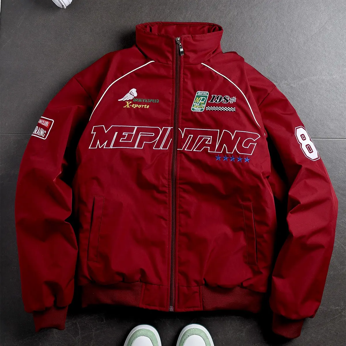 Men’s racing-style bomber jacket with graphic print and patch details, stand collar design, fleece fabric offering comfort and warmth, perfect for casual street style and everyday wear, or a trendy sporty look this season; long sleeves.