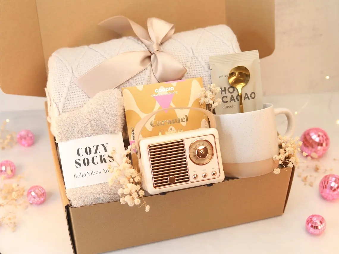 Hygge Gift, CUSTOM IN DESCRIPTION, Holiday gift box, Christmas gift idea, warm gift, winter gift box, sending a hug, gift box for women, hygge gift, New Years gift idea