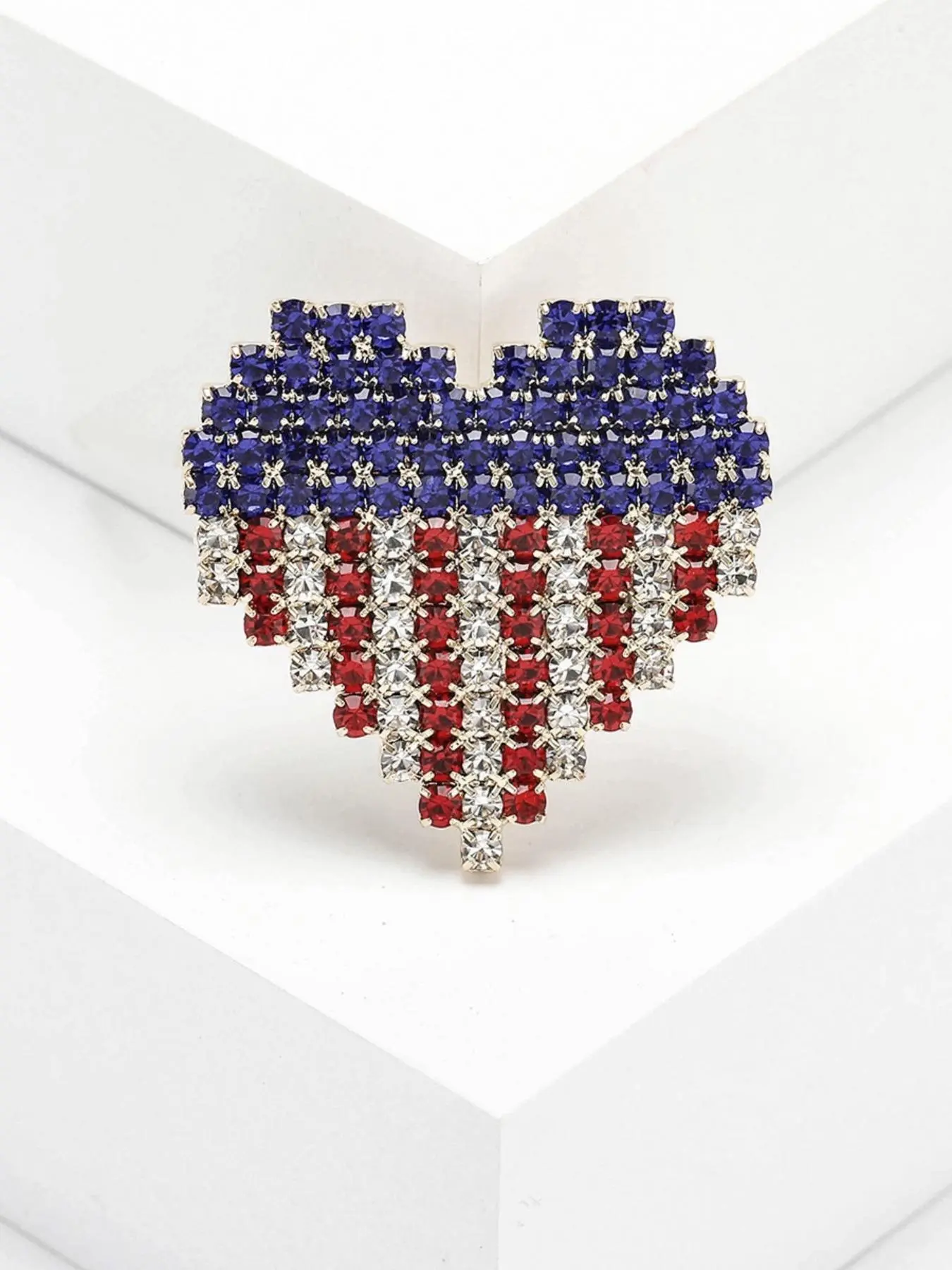 Creative Colorful Rhinestone Heart Shaped Brooch, Elegant Lightweight Accessory for Business Travel, Perfect Gift Idea