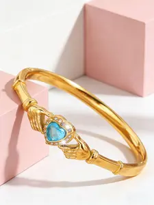 1 stainless steel Claddagh open bracelet, with a casual and elegant style, is an essential accessory for work commuting and brunch parties, and a thoughtful gift for celebrating friendship with a best friend or roommate, Exquisite bracelet