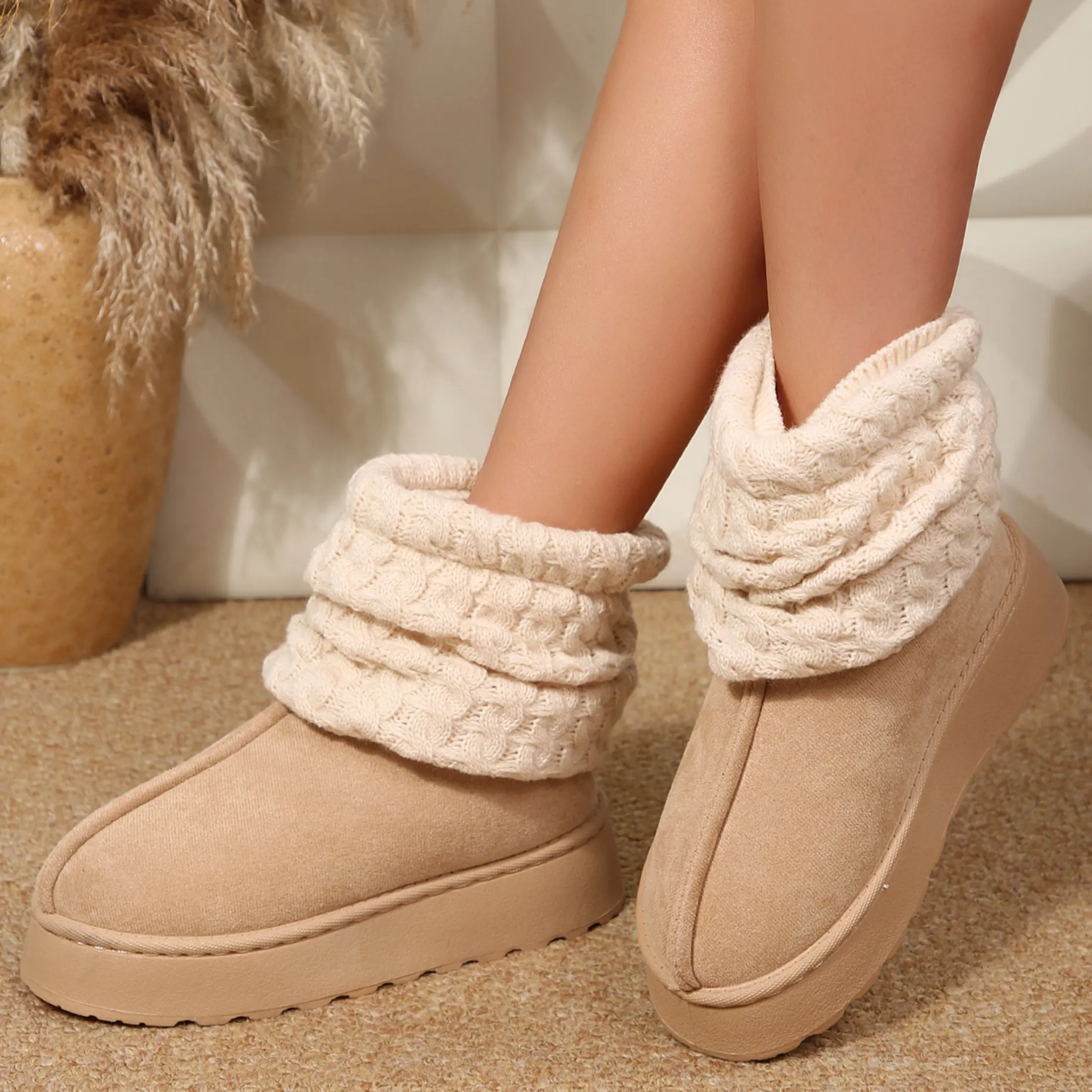 Women's Snow Boots Fashionable Slip-on Plush Lined Winter Boot Comfortable Mid-calf Boots for House Indoor Winter Outdoor Shoes
