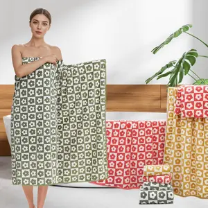 Floral Pattern Bath Towel, 1 Count Reusable Soft Absorbent Bath Towel, Portable Bathing Accessories for Home, Bathroom & Spa, Flower